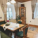 Uriges Mit Blick Auf Apartment
