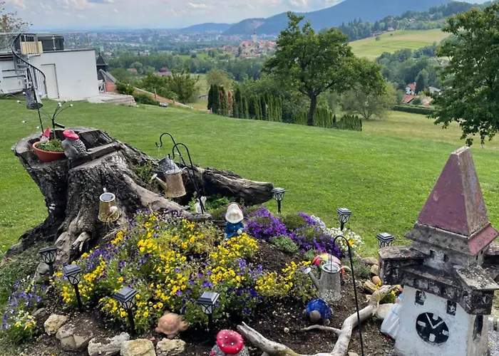 Uriges Mit Blick Auf Apartament